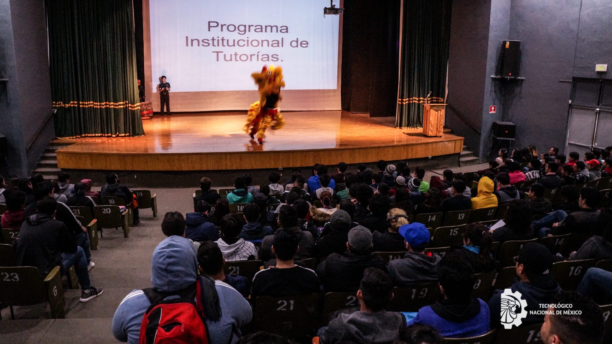 Tutores y alumnos unen su esfuerzo académico