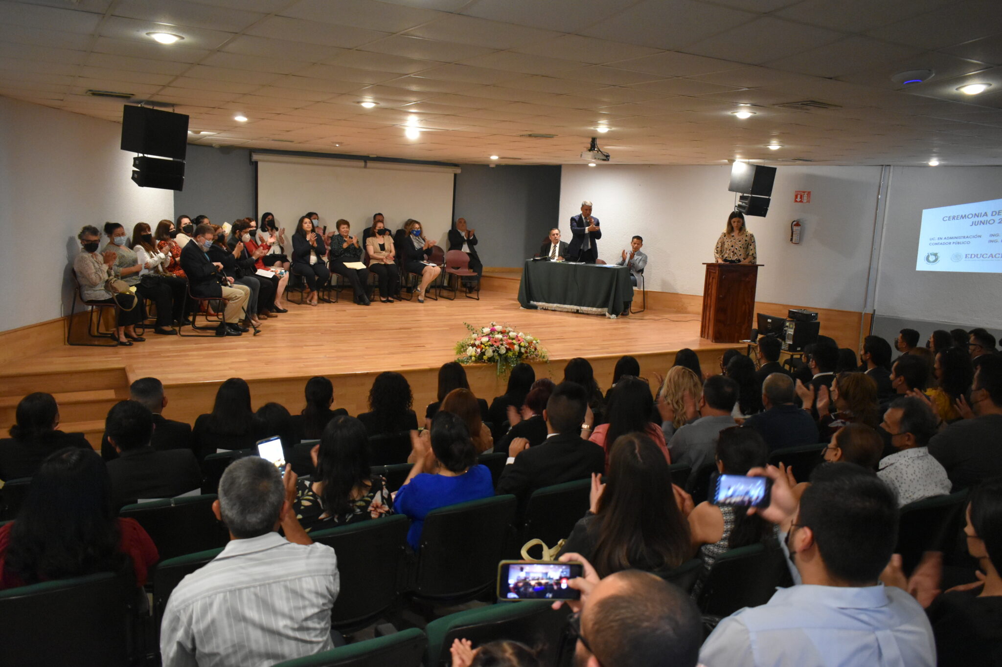 Realizan acto protocolario de titulación grupal 