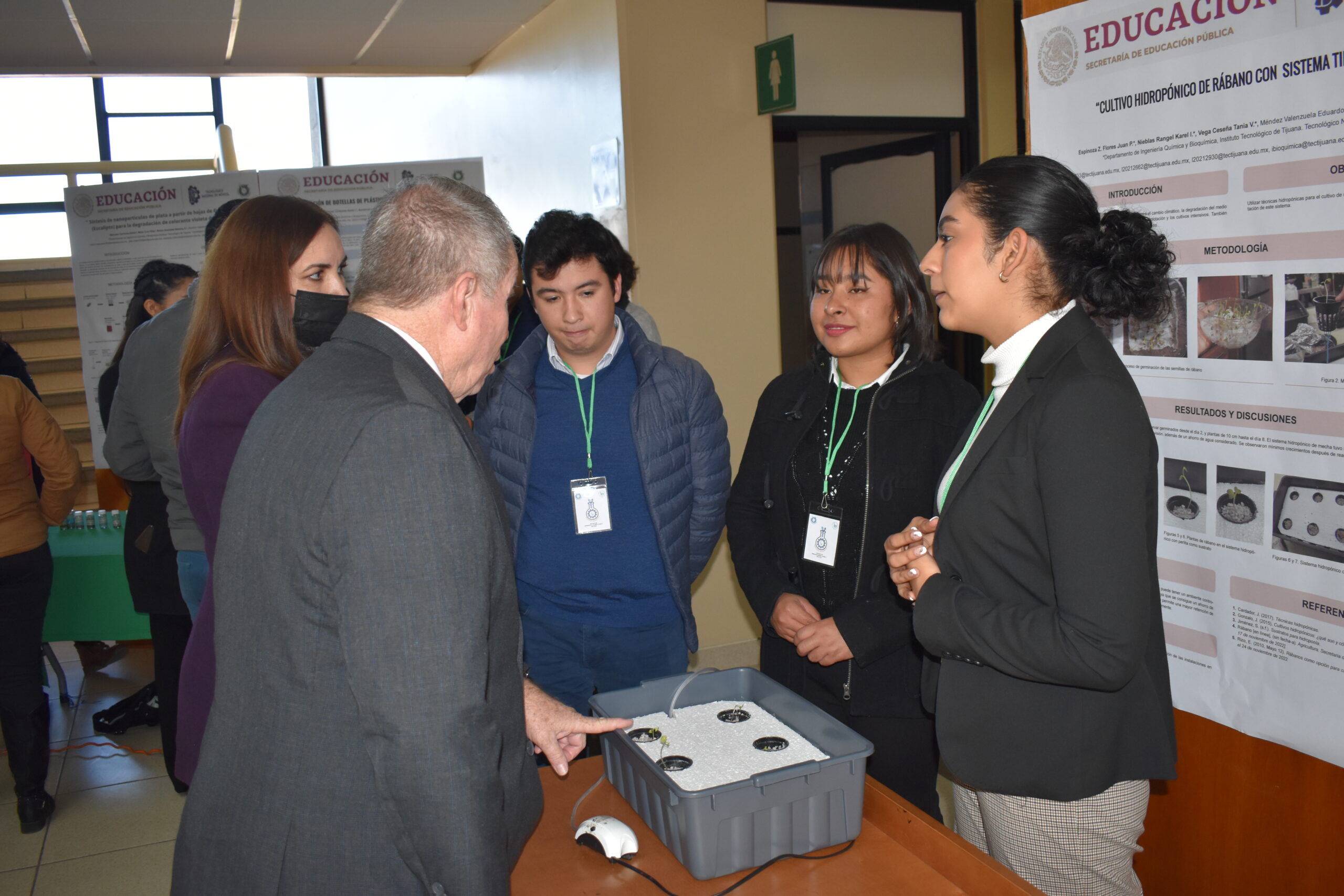 Alumnos de Bioquímica exponen proyectos de investigación 