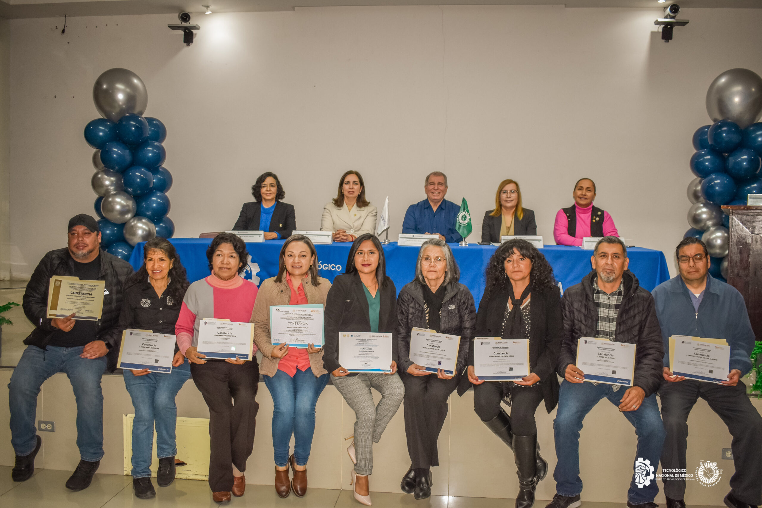 Entregan constancias del SIDEPAAE a personal administrativo