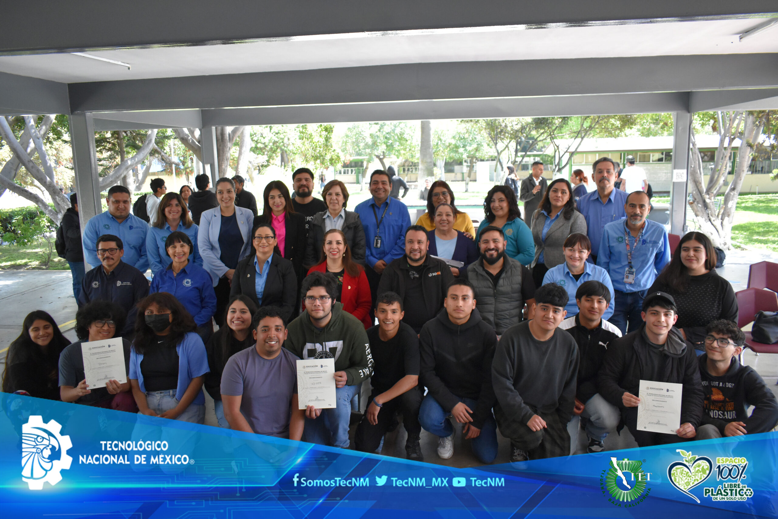 Premian a equipos ganadores del Hackathon 2024