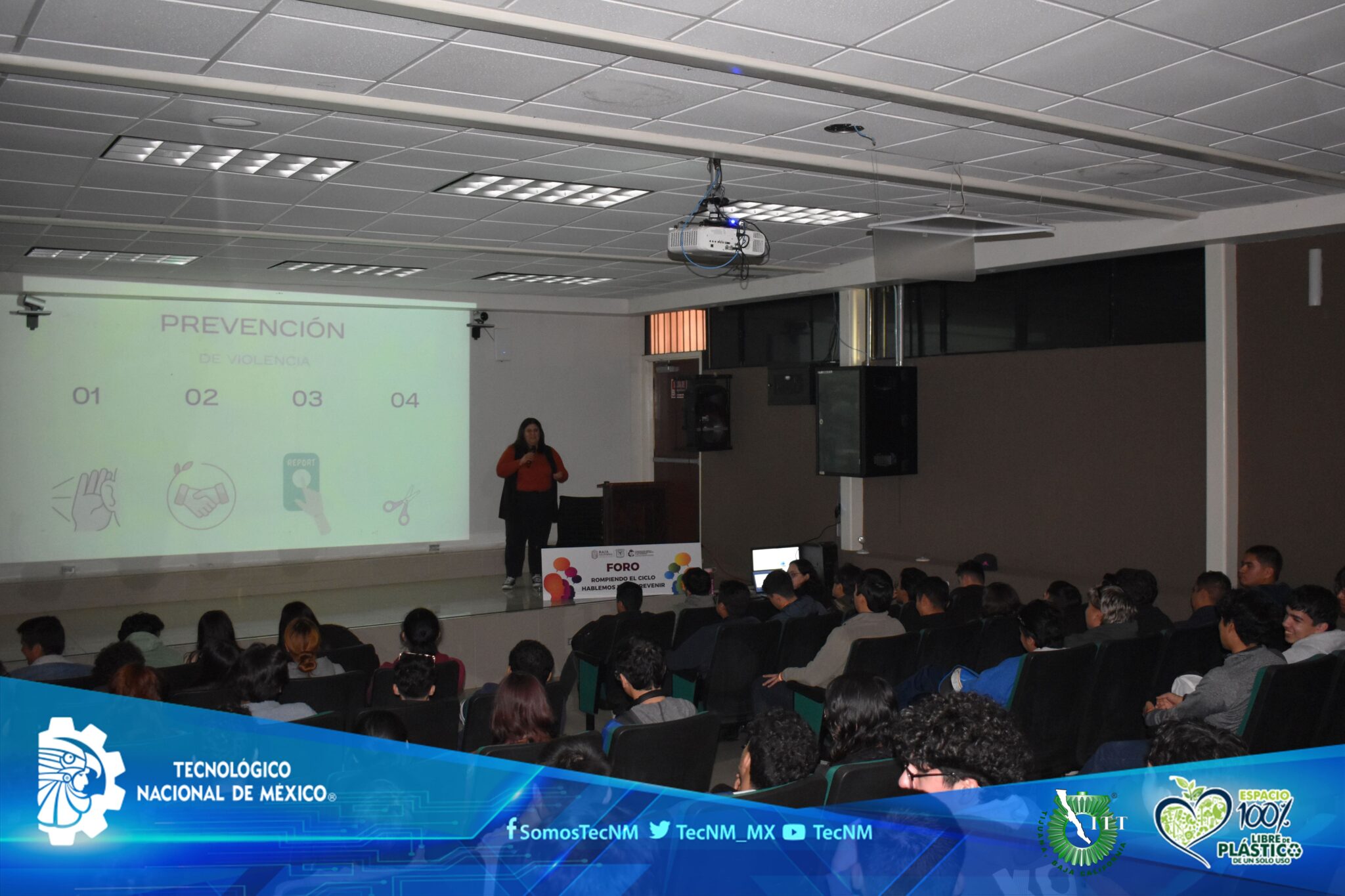 Exitosa Conferencia: “Rompiendo el Ciclo: Hablemos para Prevenir”