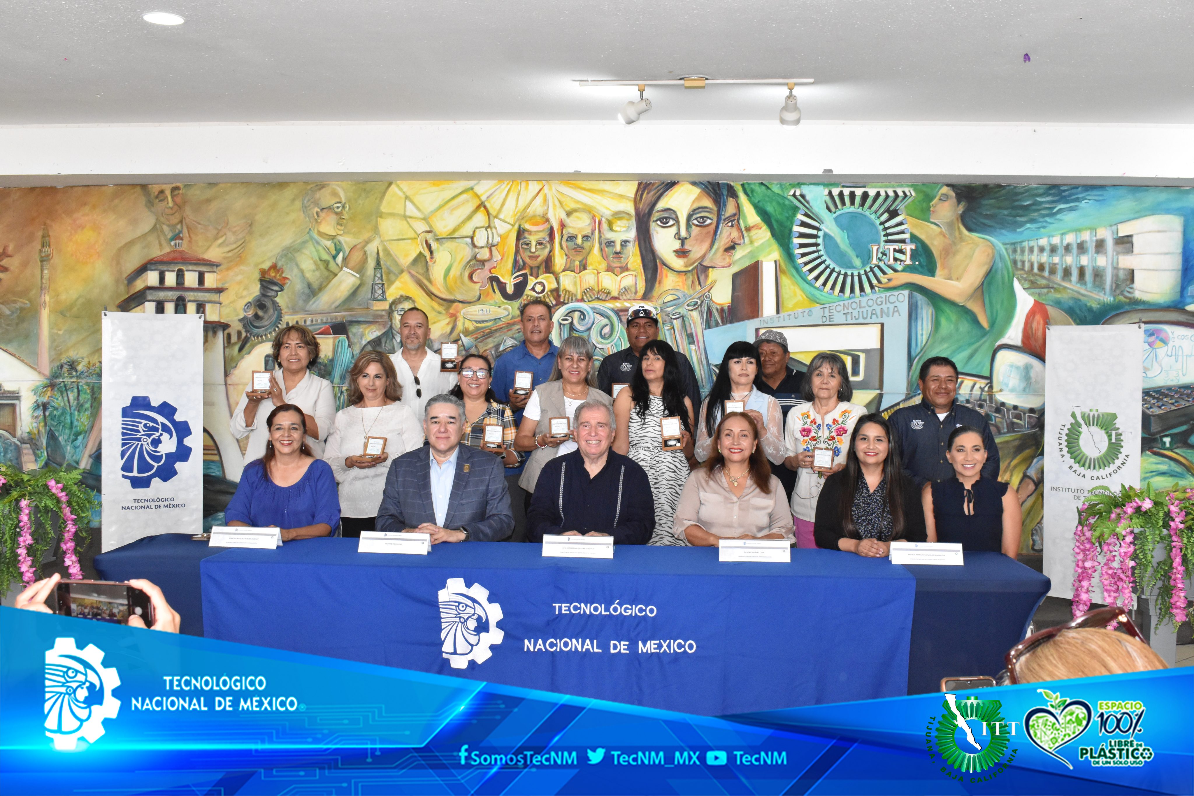 PREMIAN A PERSONAL POR SUS AÑOS DE SERVICIO