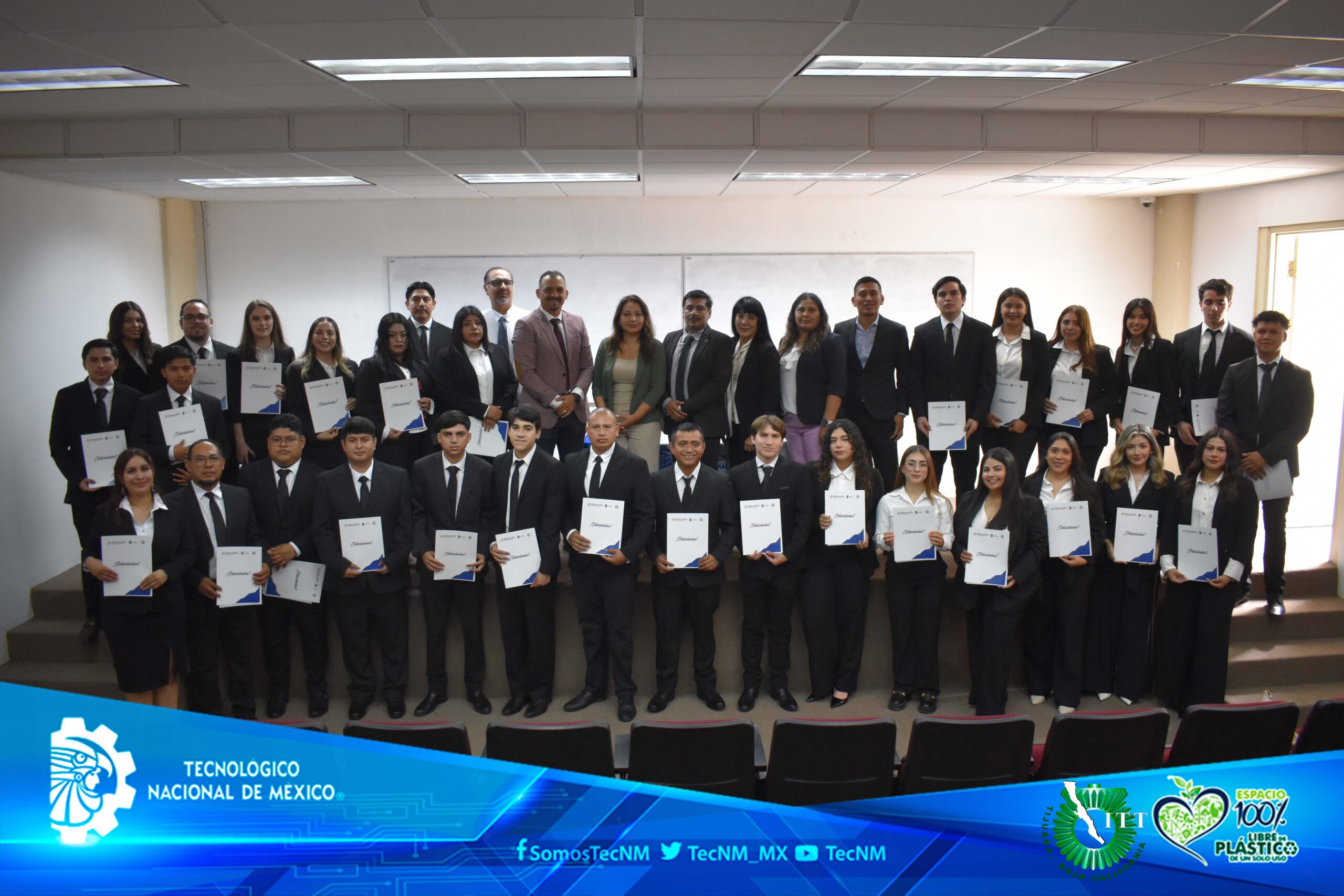 Toman protesta 30 sustentantes de Ingeniería Industrial en el TecNM Tijuana
