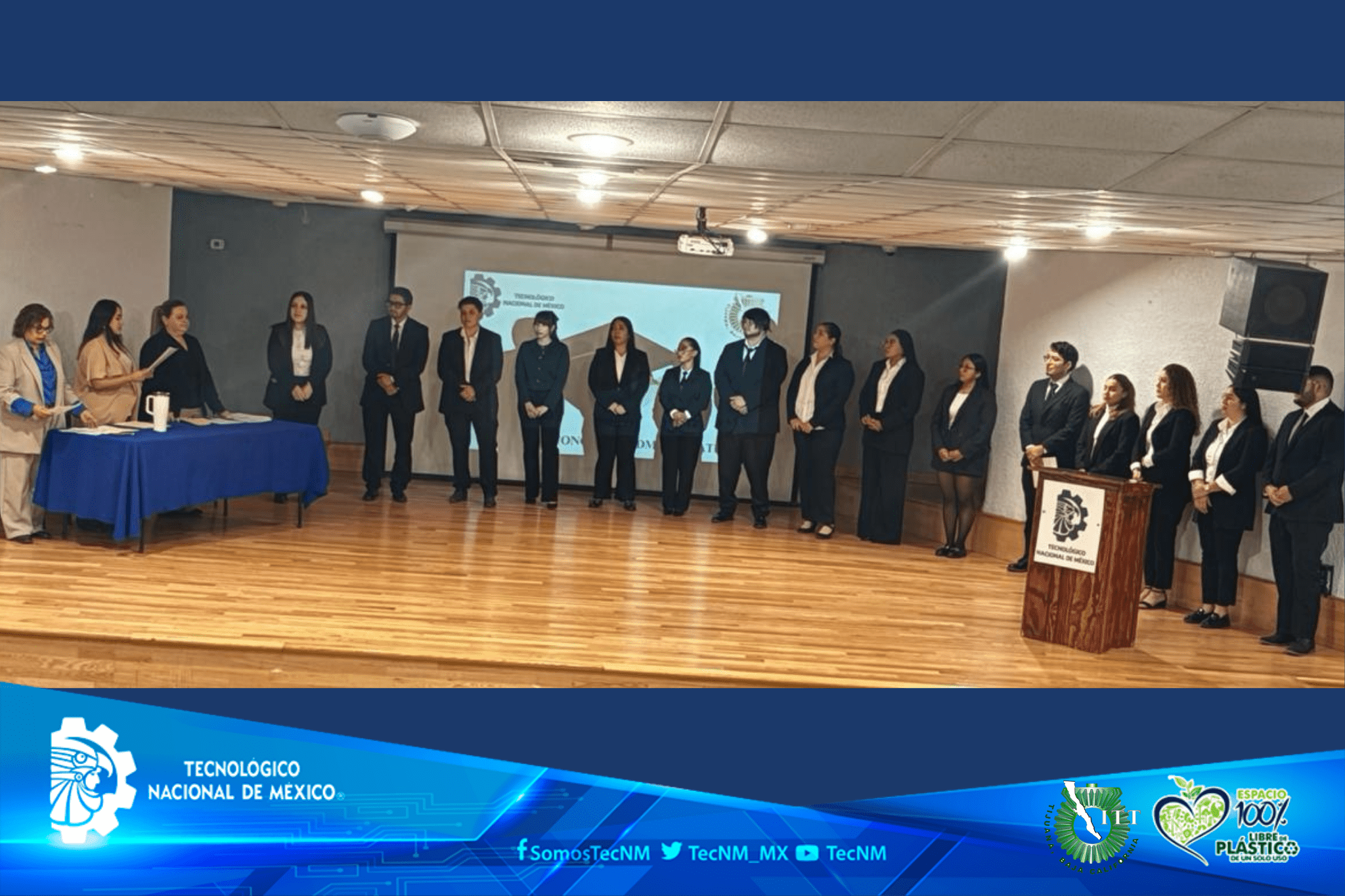 Egresados de Ciencias Económico Administrativas rinden protesta