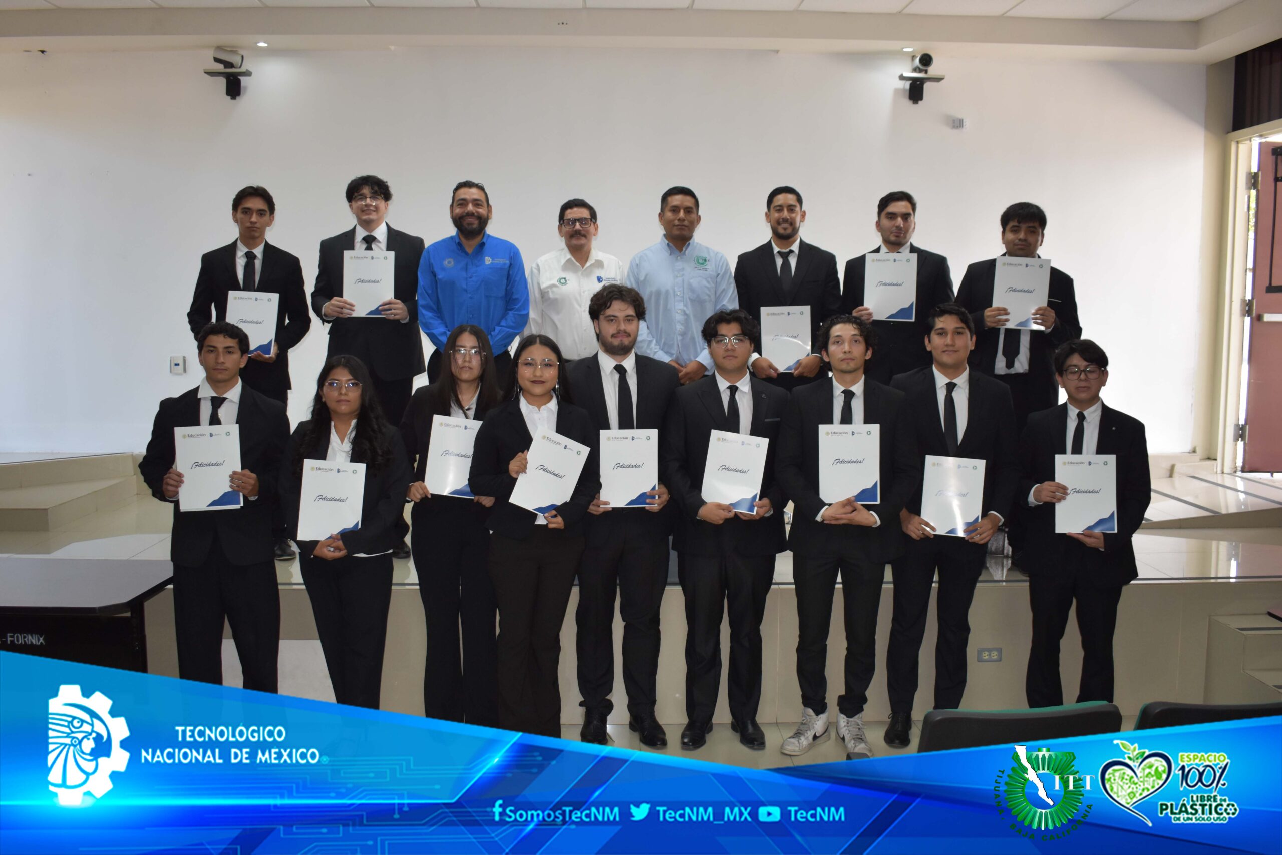 Toman protesta 15 egresados del Departamento de Sistemas y Computación