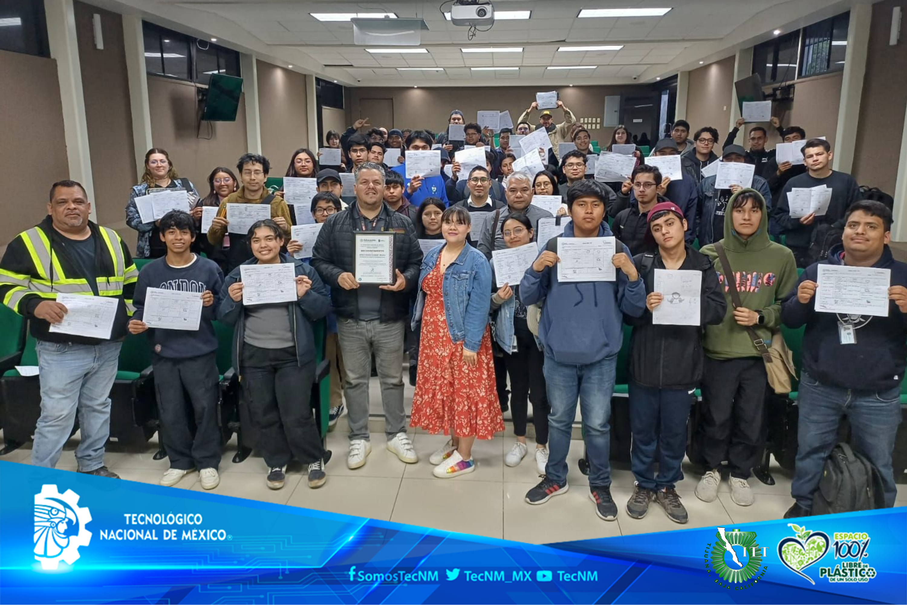 David Flores imparte conferencia sobre el Modelo Canvas en el TecNM – Tijuana