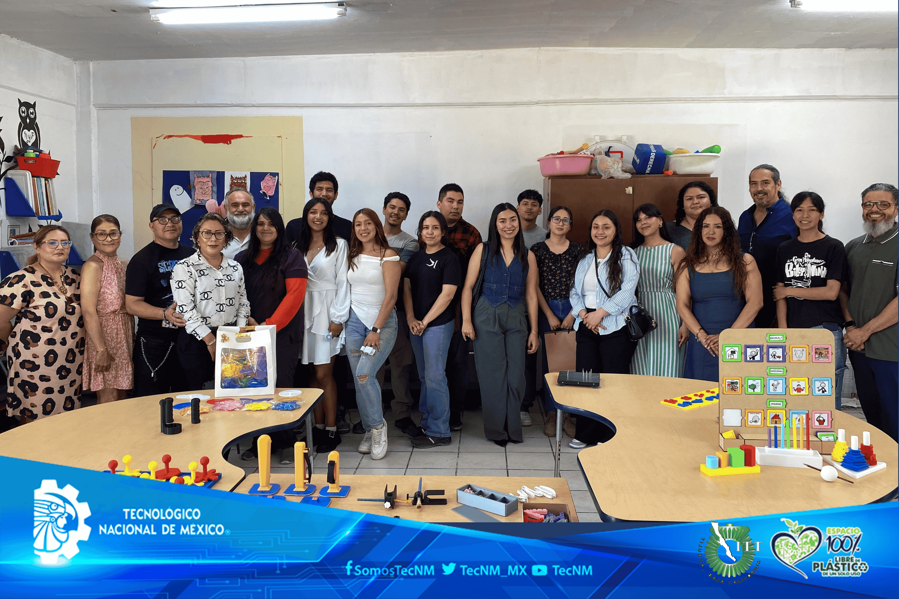 Estudiantes de Diseño Industrial fortalecen la vinculación social con entrega de materiales al CAM Otay