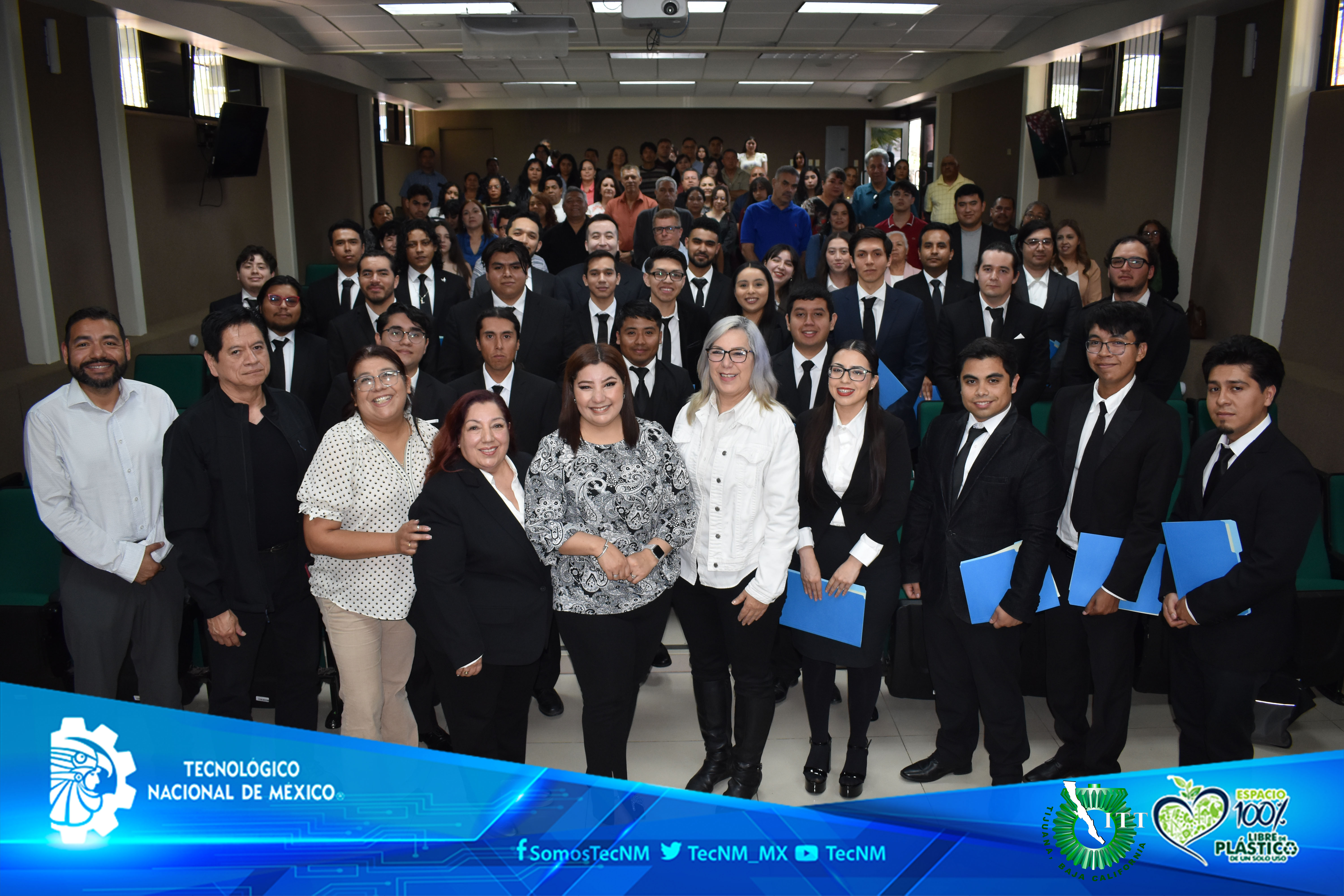Toma de protesta de nuevos profesionistas del Departamento de Sistemas y Computación