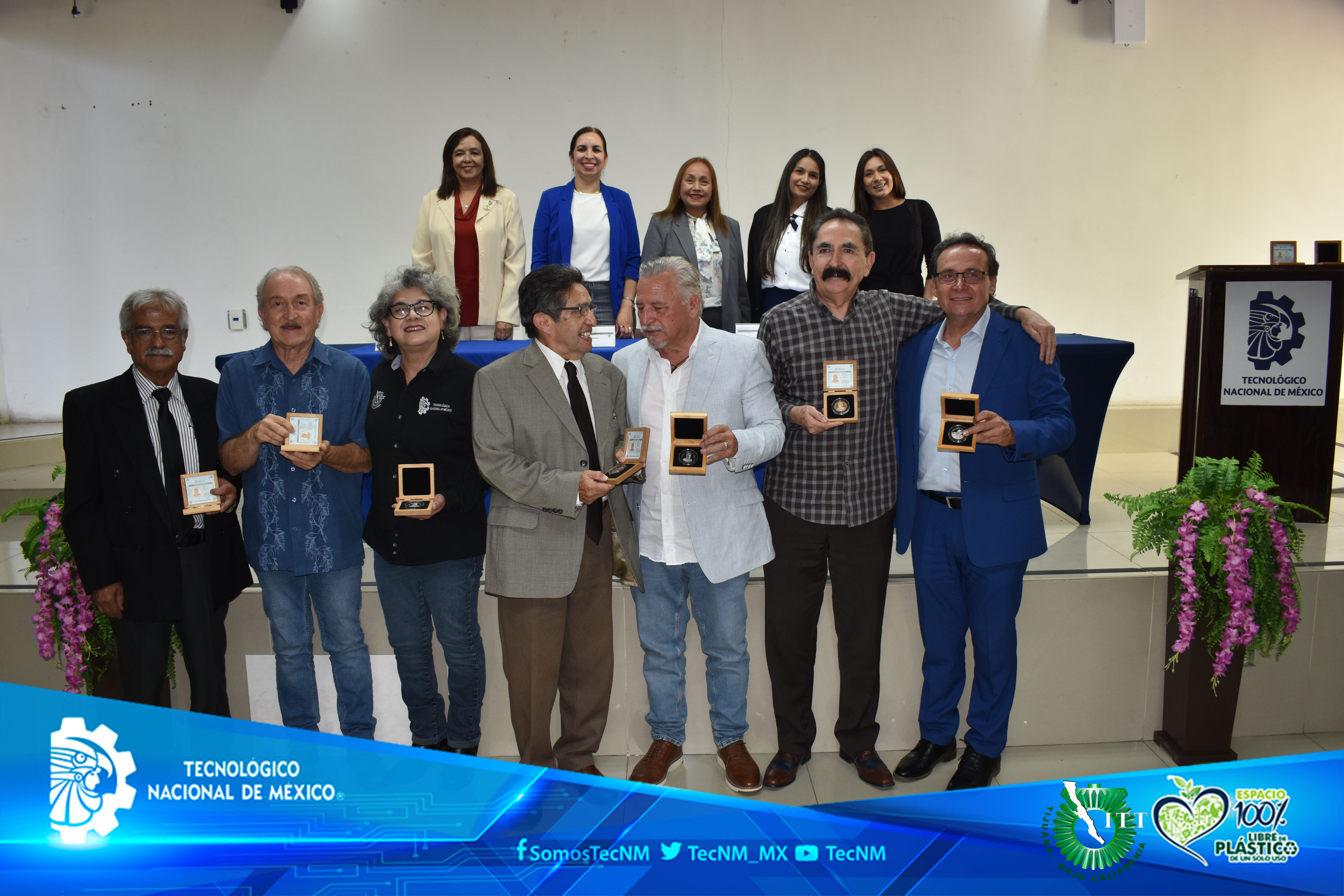 Reconocen trayectoria de personal del Instituto Tecnológico de Tijuana con entrega de medallas por años de servicio