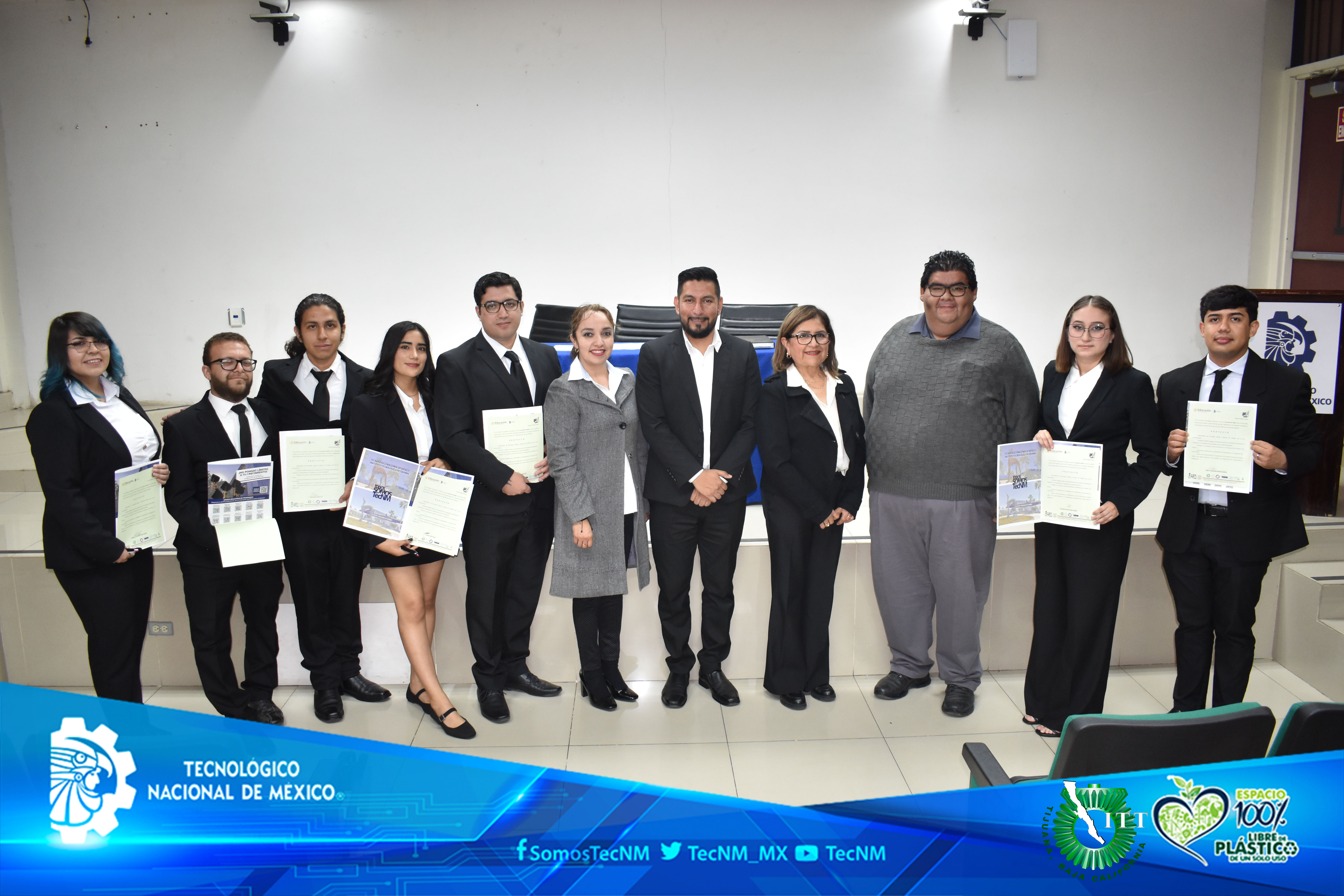 Siete egresados de Ingeniería Bioquímica rinden protesta profesional en la Unidad Tomás Aquino
